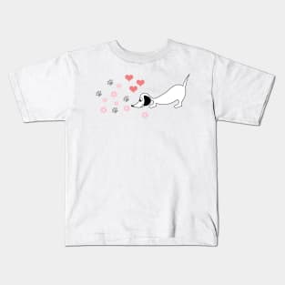 Little dachshund on the trail of love Kids T-Shirt